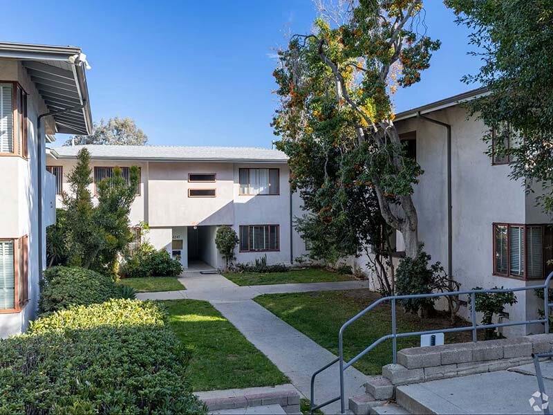 Courtyard | Verdugo Mesa Apartments in Los Angeles, CA