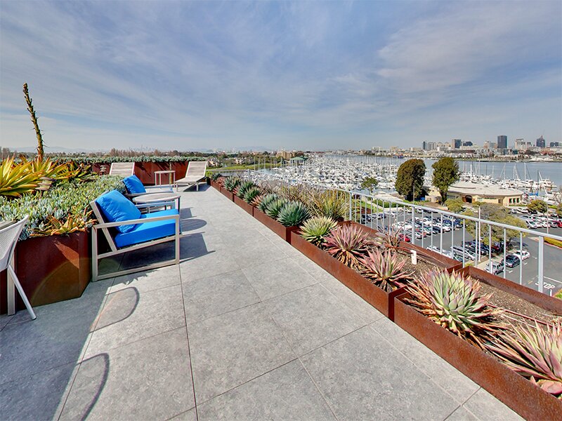 Outdoor Seating | Panomar Apartments in Alameda, CA