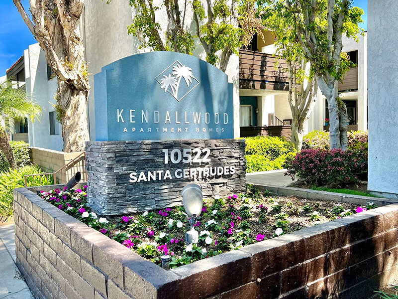 Kendallwood Sign | Kendallwood Apartments