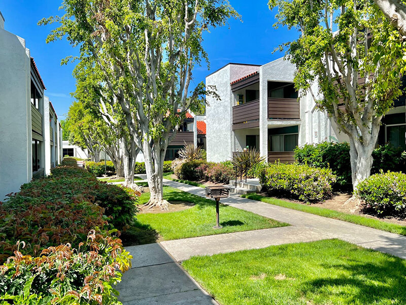 Beautiful Landscaping | Kendallwood Apartments