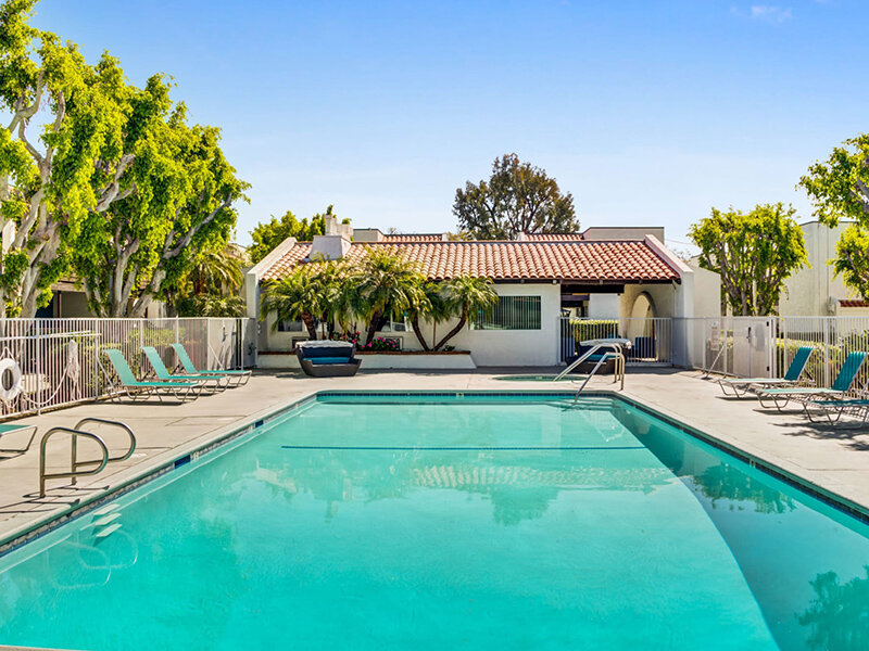 Sparkling Pool | Kendallwood Apartments