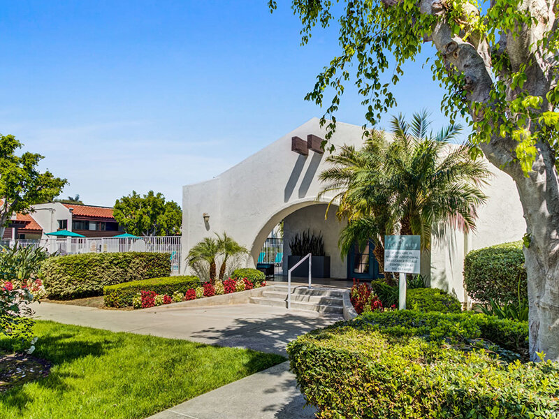 Building Exterior | Kendallwood Apartments