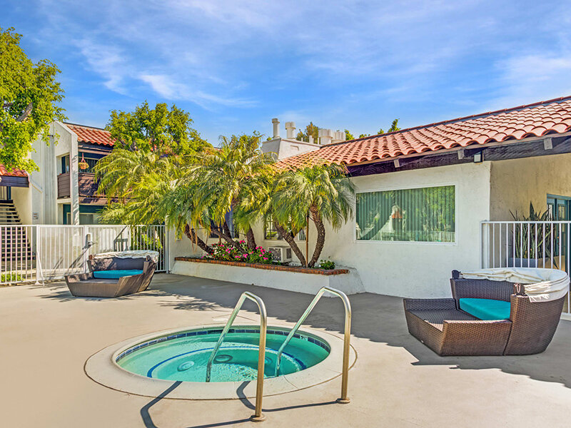 Hot Tub | Kendallwood Apartments