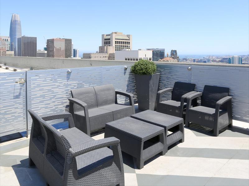 Rooftop Deck with Seating | The Pinnacle at Nob Hill