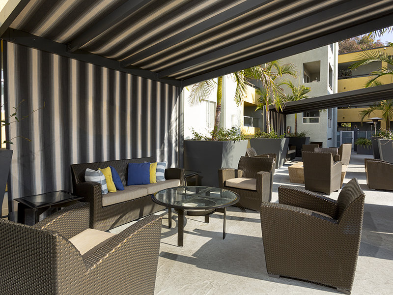 Outdoor Seating | The Crescent at West Hollywood