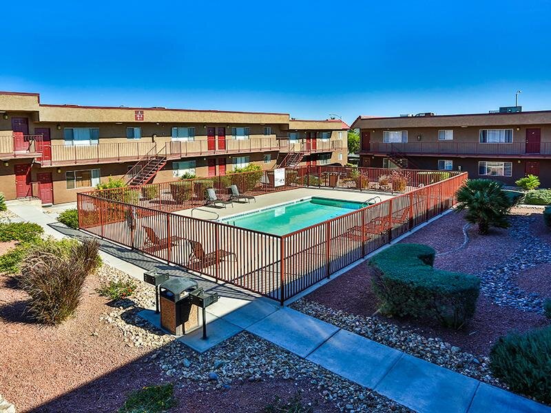 Swimming Pool | El Parque Villas in Las Vegas