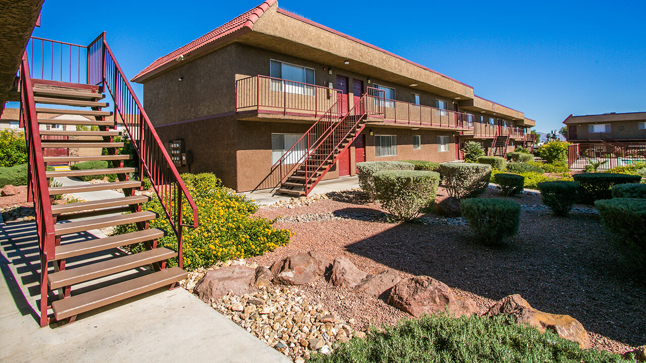 El Parque Villas Apartments Neighborhood