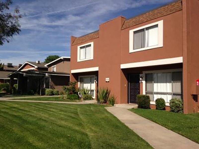 Professionally Landscaped Grounds | Apartments for rent in Bakersfield, CA