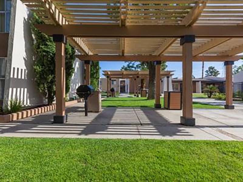 BBQ and Picnic Area | Serena Vista Apartments