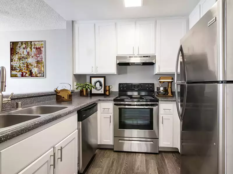 Fully Equipped Kitchen | Lakeview Village Apartments