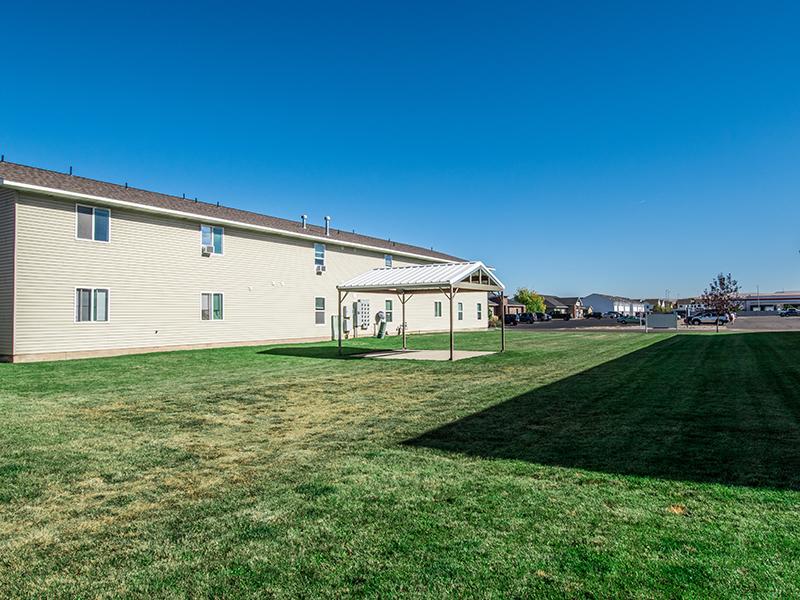 Courtyard | Pepperwood Village Apartments in Ammon, ID