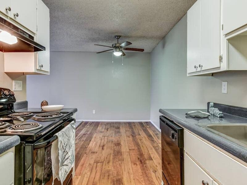 Dining Area | Summerwood Hayward Apartments 