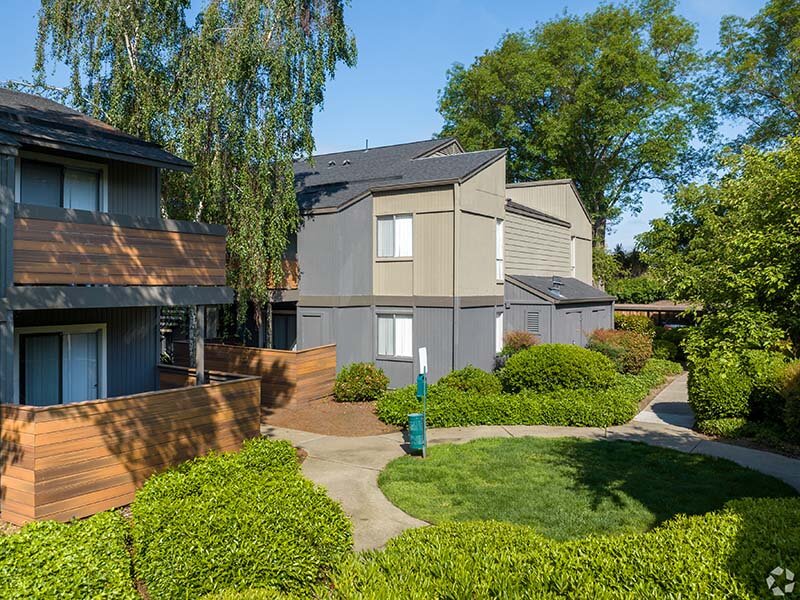 Walking Paths | Summerwood Apartments