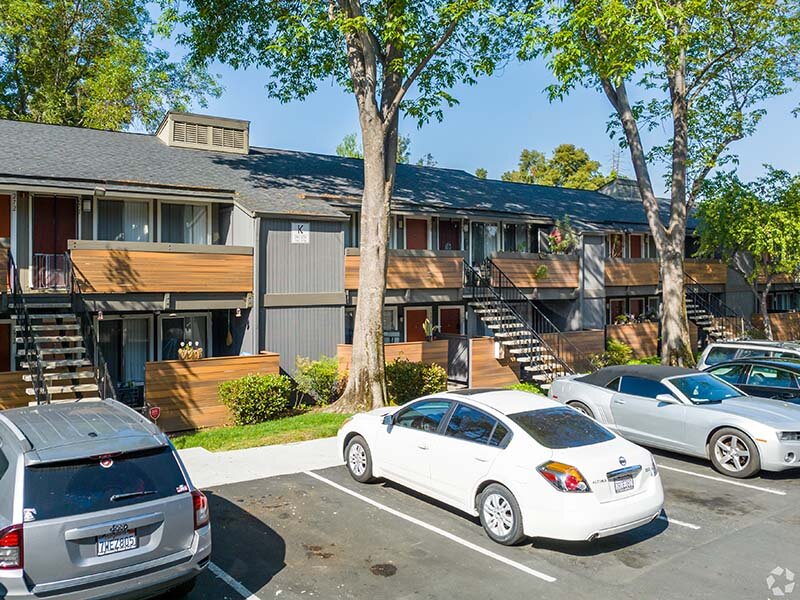 Apartments with a Balcony | Summerwood Apartments