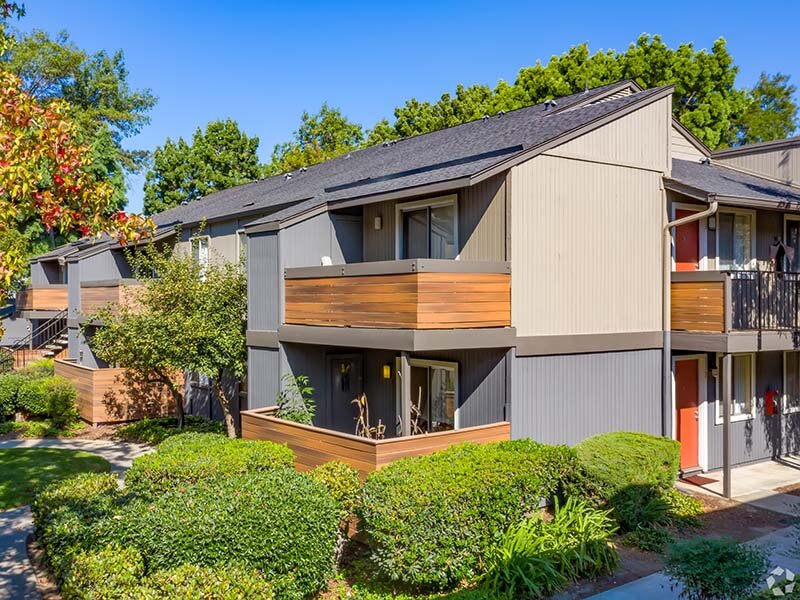 Apartment Exterior | Summerwood Apartments