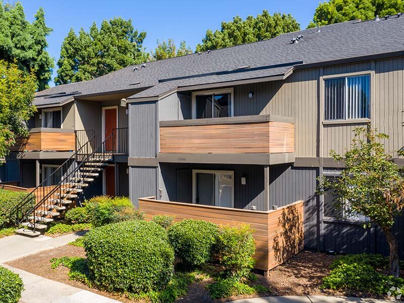 Building Exterior | Summerwood Apartments