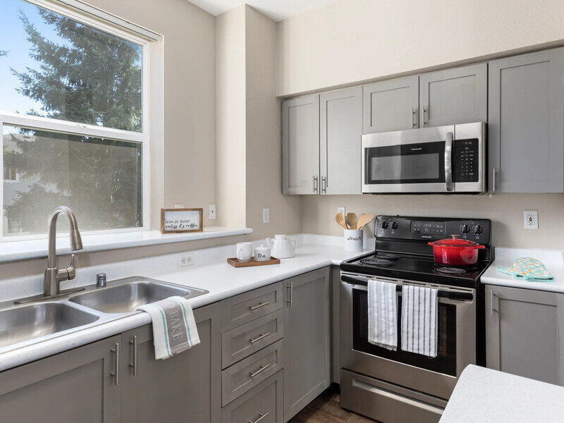 Large Kitchen | HighGrove Apartments