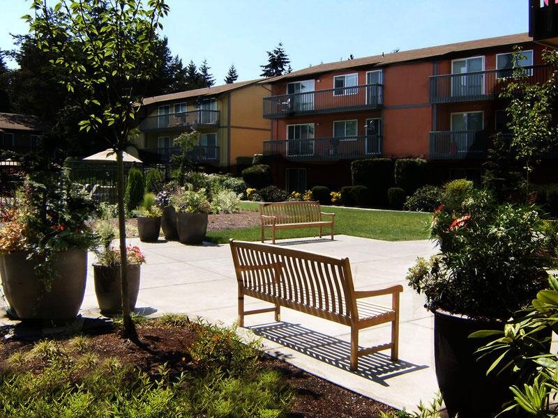 Outdoor Benches | Edgewood Park Apartments in Bellevue, Wa