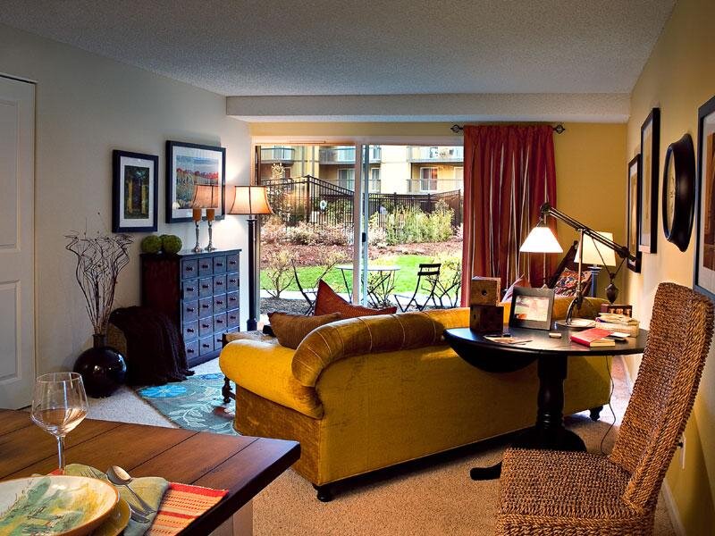 Living Room | Edgewood Park Apartments in Bellevue