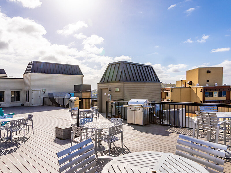 BBQ Area | Metropolitan Park Apartments