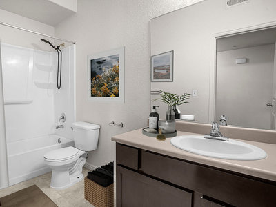 Spacious Bathroom | Brickgate