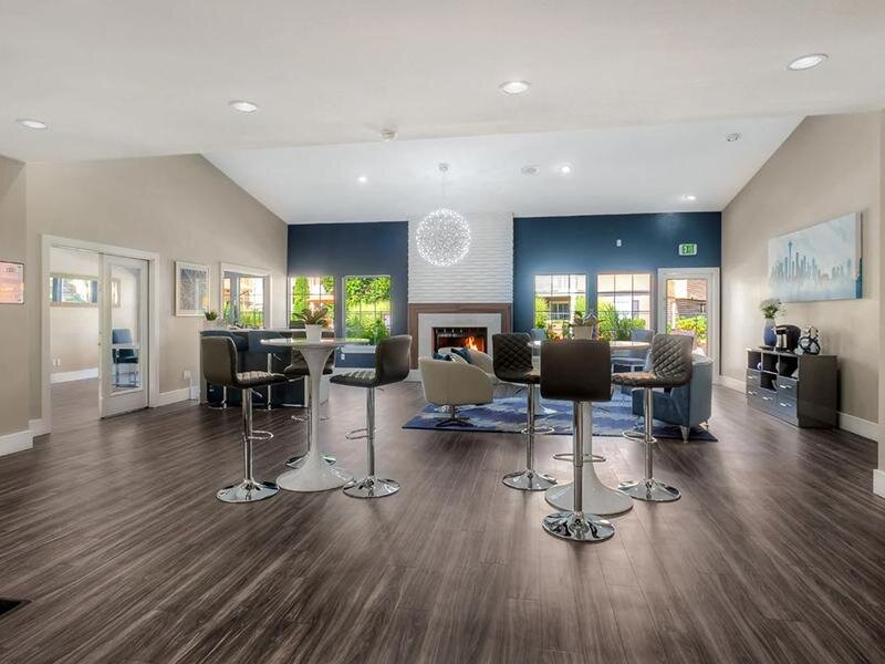 Lounge| Newport Crossing Apartments in Newcastle, WA