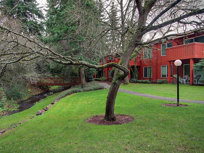 Beautiful Landscaping | Vue Kirkland Apartments in Kirkland, WA