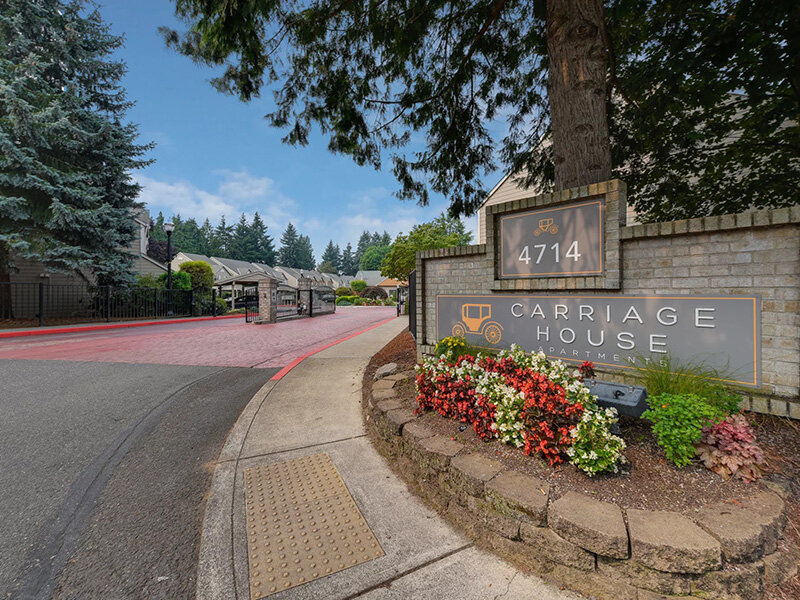 Carriage House Sign | Carriage House Apartments in Vancouver, WA