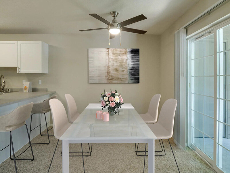 Dining Room | Carriage House Apartments in Vancouver, WA
