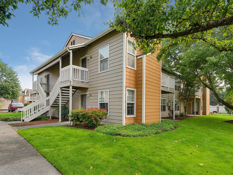 Apartment Exterior | Carriage Park Apartments in Vancouver, WA