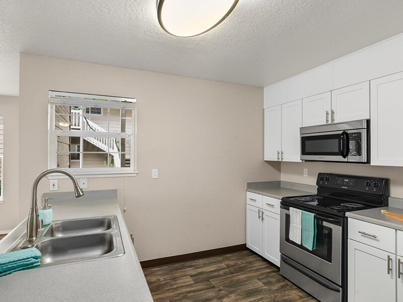Kitchen | Carriage Park Apartments in Vancouver, WA