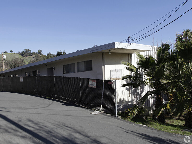 Building Exterior | 3448 OHC Apartments