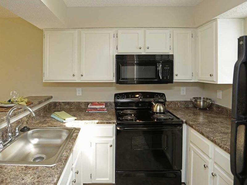 Fully Equipped Kitchen - Three Fountains - MO
