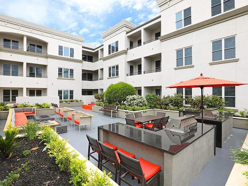 BBQ Area | Six1Five Apartments in Santa Rosa, CA