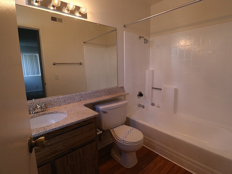 Apartment Bathroom | Meadowood