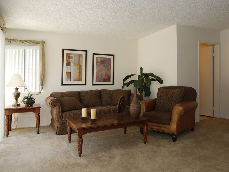 Living Room | Meadowood Apartments