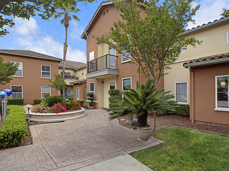 Courtyard | Monte Vista Senior Apartments
