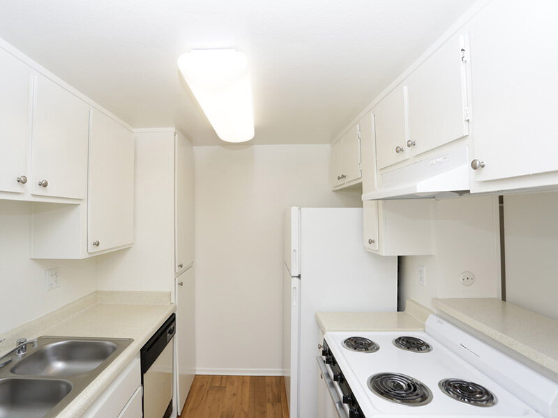 1 Bedroom Kitchen | Tribeca Apartments