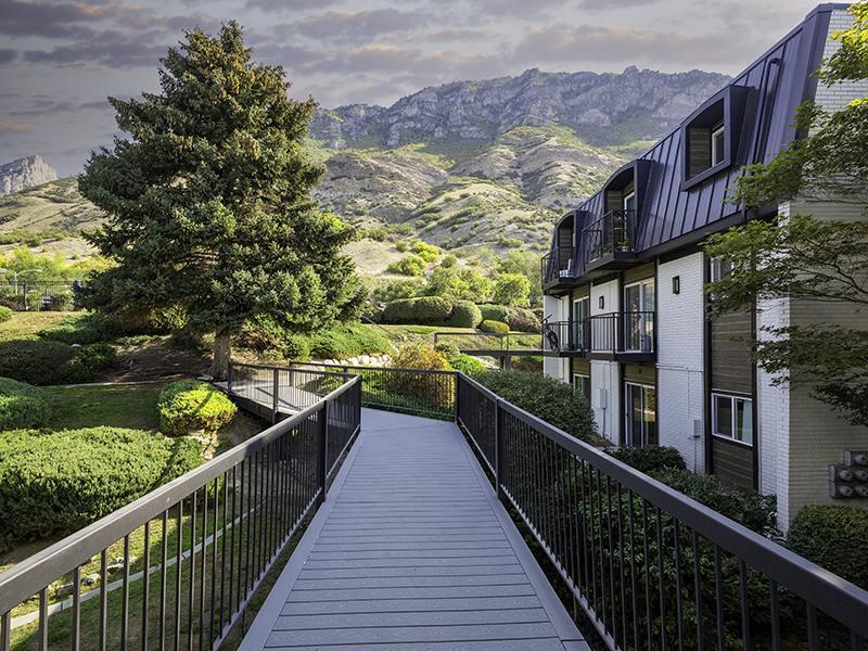 Walking Paths | Lookout Pointe Apartments in Provo, UT