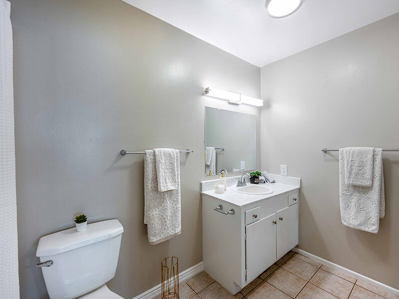 2+1 Bathroom | Anaheim Cottages