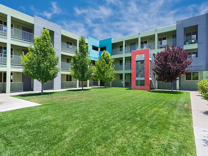 Spacious Landscaping | The Q @ Nob Hill
