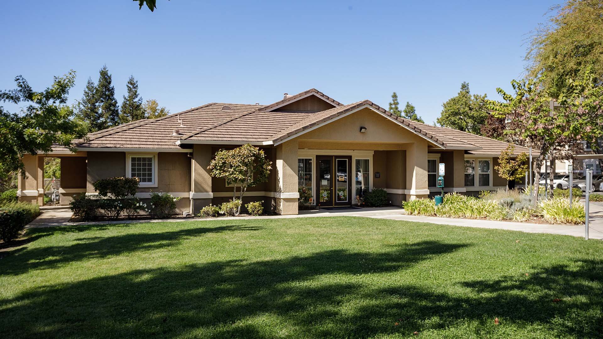 Arlington Creek Apartments in Antelope, CA