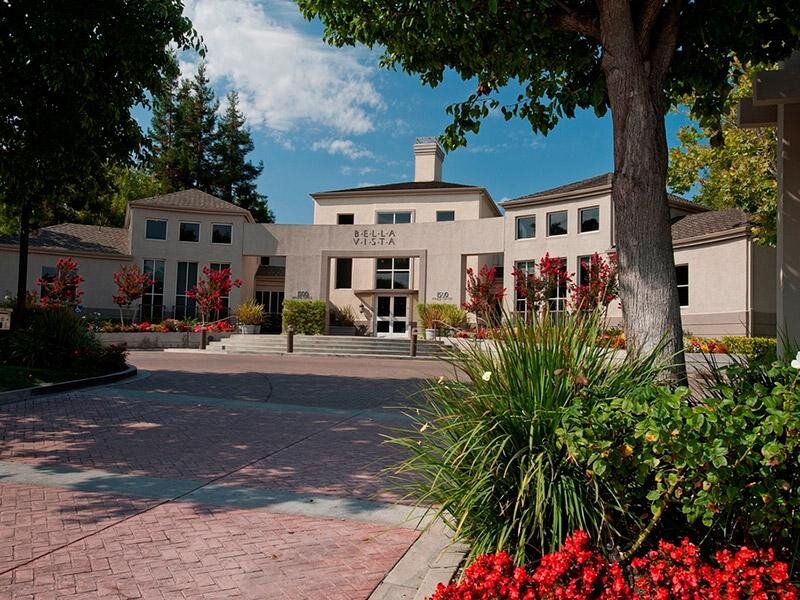 Courtyard | Bella Vista Apartments in Santa Clara, CA