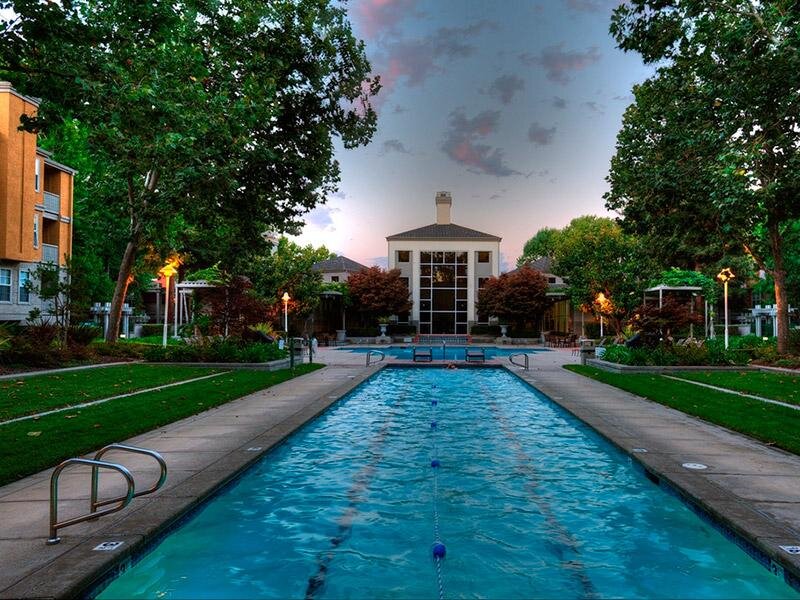 Bella Vista Apts Swimming Pool