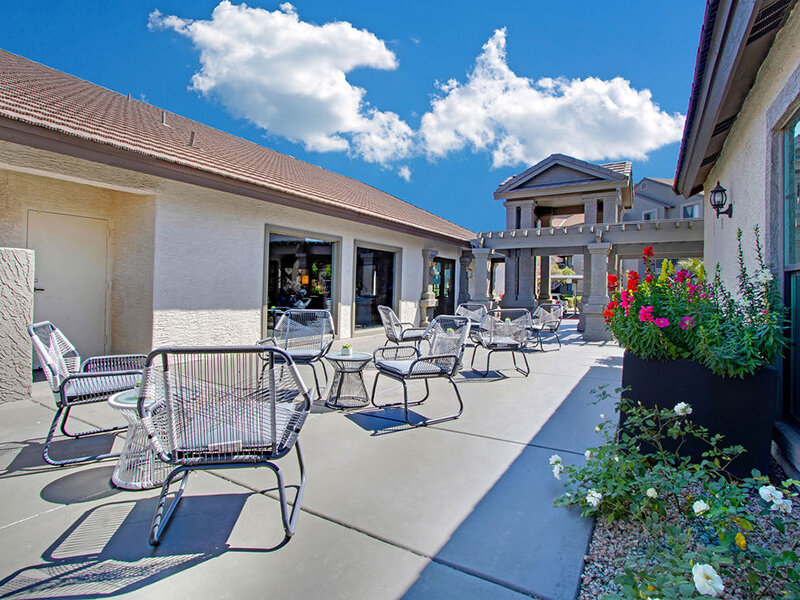 Leasing Office Courtyard | Knight Vest