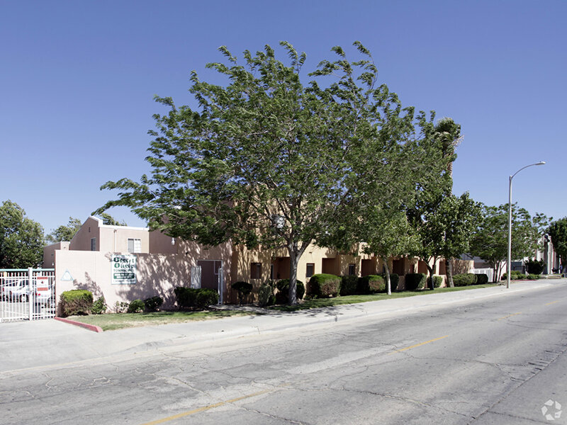Building Exterior | Desert Oasis in Palmdale, CA