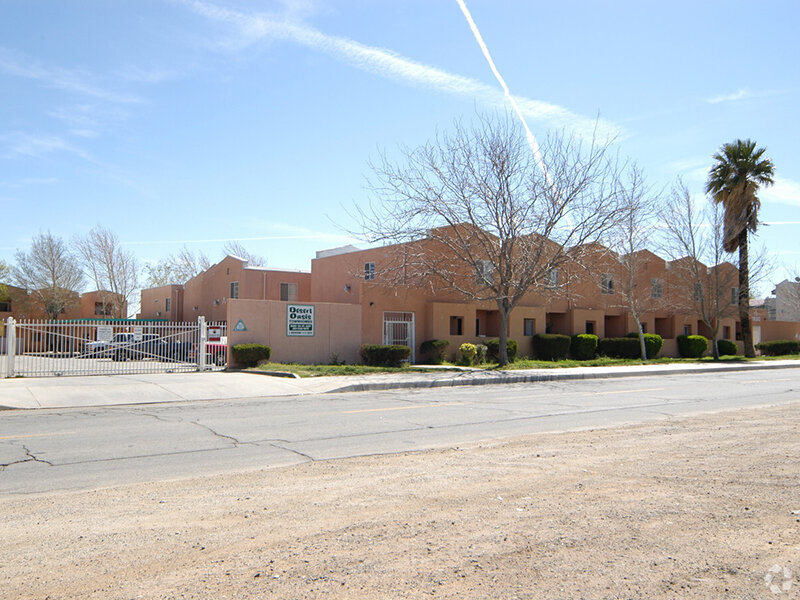 Exterior | Desert Oasis in Palmdale, CA