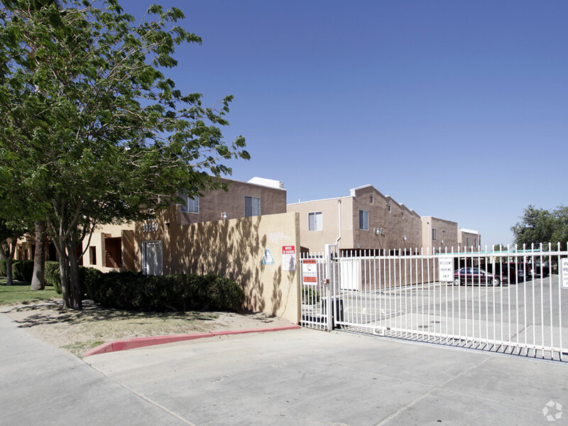 Entry | Desert Oasis in Palmdale, CA