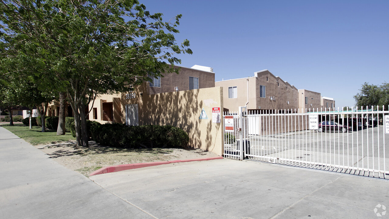 Desert Oasis Apartments Neighborhood