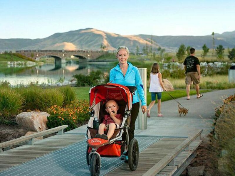 Crossing at Daybreak Apartments 